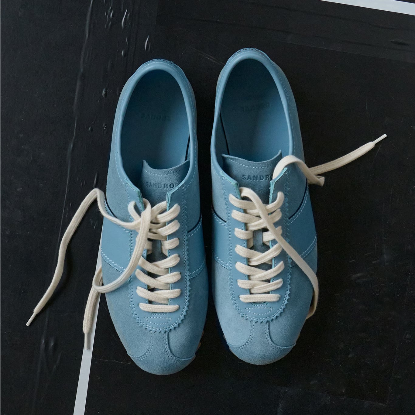 De schoenen van Sandro Paris