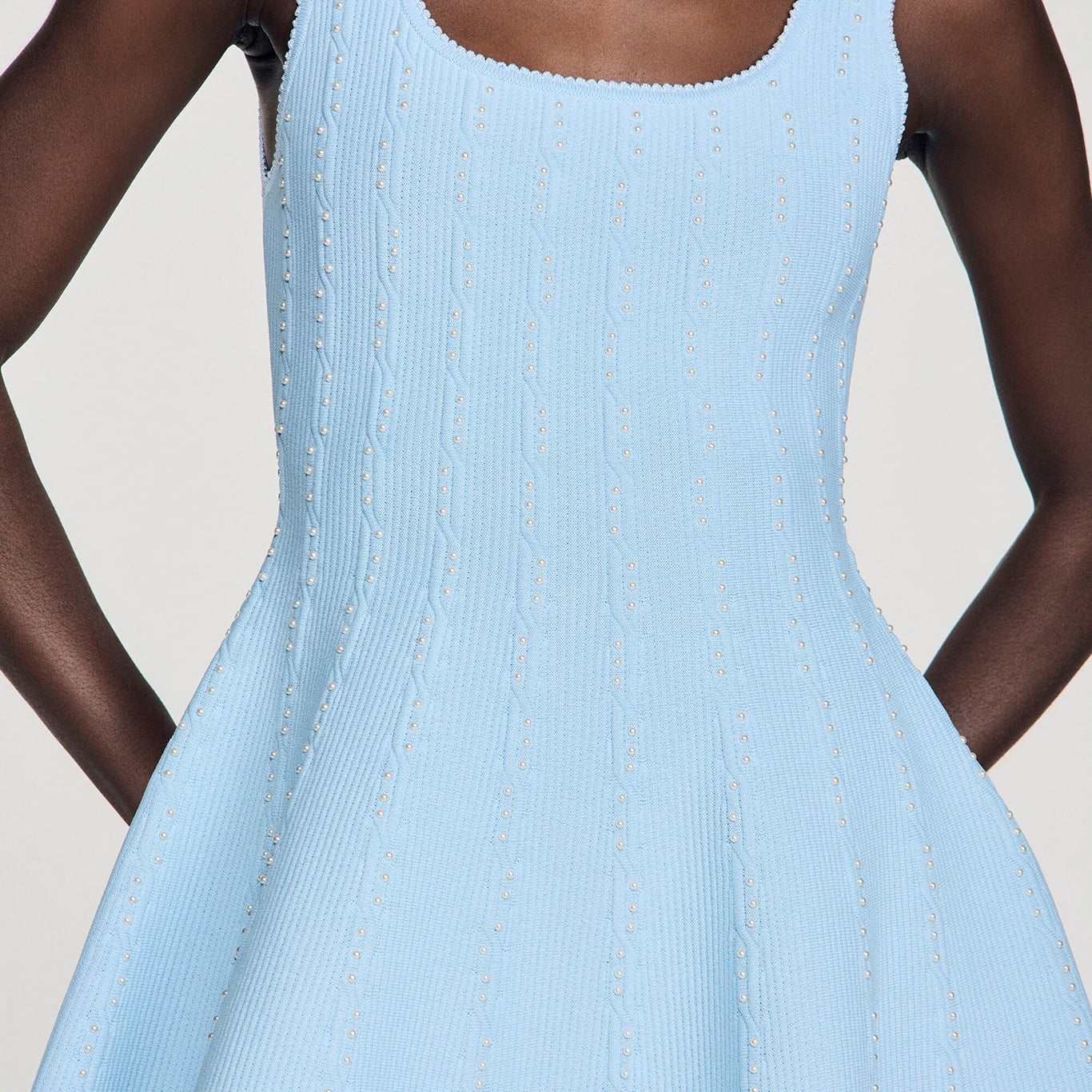 De jurk met strass voor dames van Sandro Paris