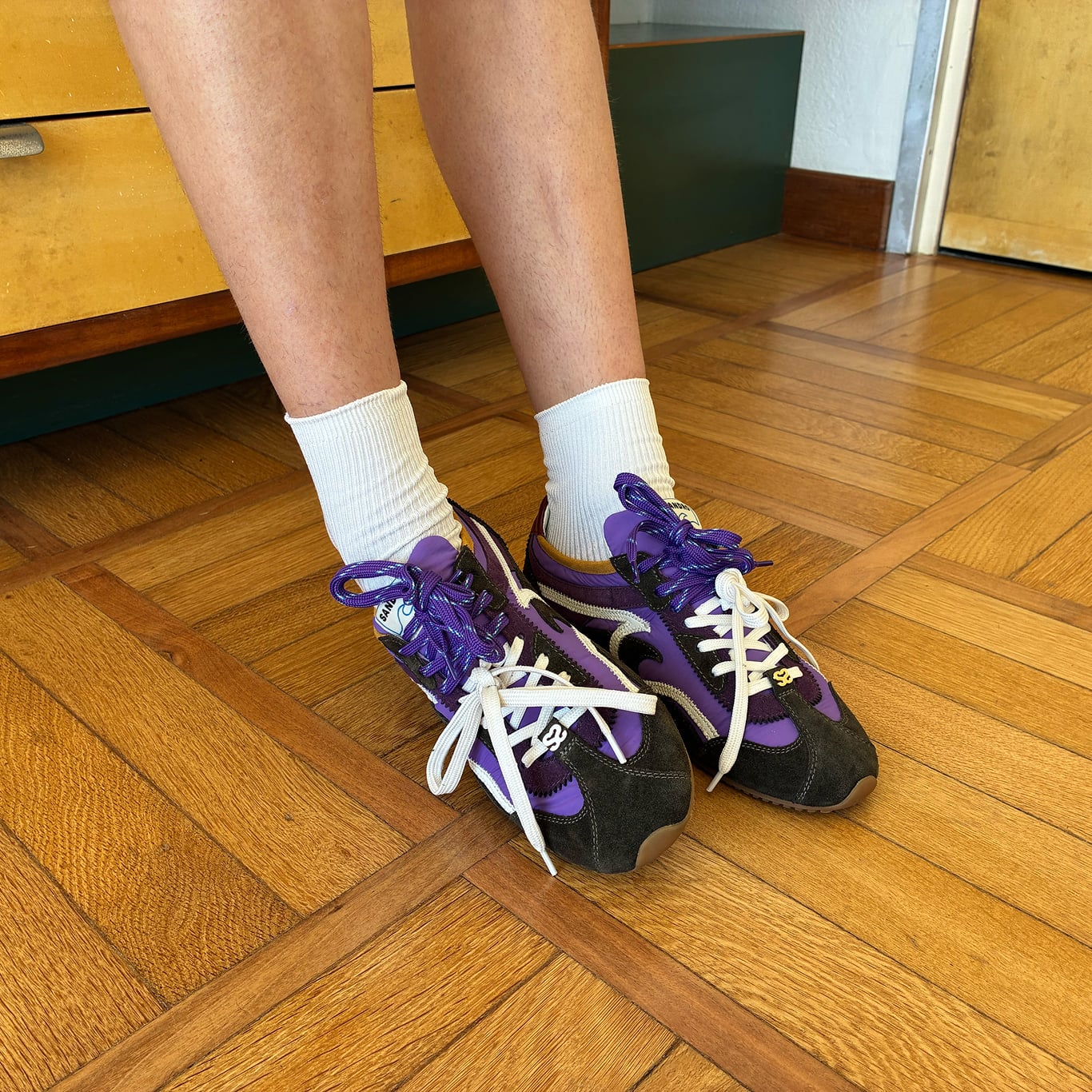 De iconische sneakers van Sandro Paris